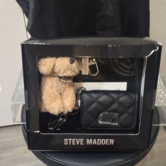 Steve Madden BWren Quilted Flap Card Case Wallet & Bag Charm Set - Picture 7 of 8